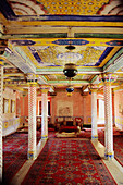 Indien, Rajasthan, Interieur eines Wohnzimmers; Dungarpur, Juna Mahal Palast