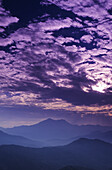 Nepal, Himalaya in der Ferne bei Sonnenuntergang; Nähe Gorkha