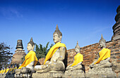 Thailand, Wat Yai Chai Mongkol, Blick auf Boddhistava-Statuen; Sukhothai Historical Park