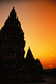 Indonesien, Java, Prambanan, Shiva-Mahadeva-Tempel bei Sonnenuntergang