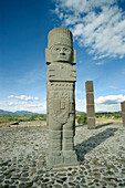 Mexiko, Toltekische Ruinen von Tula, Nahaufnahme einer antiken Steinskulptur.