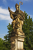 Statue auf der Karlsbrücke oder Karluv Most; Prag Tschechische Republik