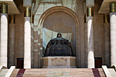 Eine Statue von Dschingis Khan, dem Gründer des Mongolenreiches; Ulaanbatar Mongolei