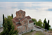 Kirche St. Jovan (St. Johannes der Theologe) in Kaneo und Ohrid-See bei Sonnenuntergang, Ohrid, Mazedonien