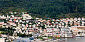 Stadtbild entlang der Küste; Bergen Norwegen