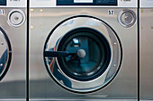 Waschmaschine im Waschsalon