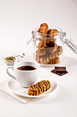 Schokoladen-Biscotti zum Kaffee