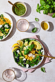 Linsen-Avocado-Spinat-Salat mit Zitrone, Blaubeeren und Wildbrokkoli