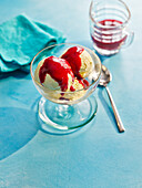 Vanilla ice cream with raspberry sauce