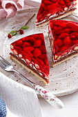 Chocolate cream cake with jelly and wild strawberries