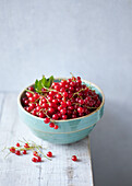 Redcurrants in a bowl