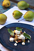 Chutney of pale pears with caramelized almonds
