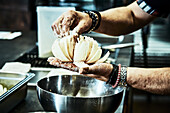 Preparing baked onion flower