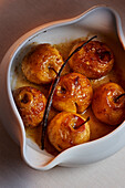 Baked apples with honey and vanilla