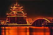 Jinming-See, Kaifeng, China. Kaifeng war die Hauptstadt der Song-Dynastie, 1000 bis 1100 nach Christus.