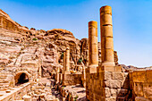 In Säulen gehauenes Amphitheater, Petra, Jordanien. Erbaut von den Nabatäern 100 n. Chr. Fertiggestellt von den Römern Sitzplätze für bis zu 7.000 Personen.