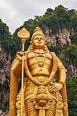 Kuala Lumpur, Westmalaysia. Batu-Höhlen. Die weltweit höchste Statue von Murugan, einer Hindu-Gottheit