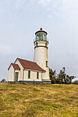 USA, Oregon, Port Orford. Cape Blanco Leuchtturm an einem nebligen Morgen