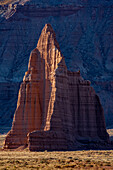 USA, Utah. Sonnenaufgang am Mondtempel, Cathedral Valley, Capitol Reef National Park