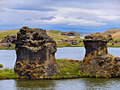Lavaschlote, Felsformationen, die bei der Abkühlung eines Lavastroms entstanden sind, Naturschutzgebiet Hofdi. Europa, Island