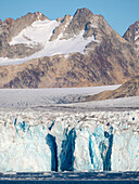 Knud Rasmussen Gletscher (auch Apuseeq Gletscher genannt) im Sermiligaaq Fjord, Ammassalik, Dänisches Territorium.