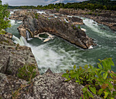 USA, Virginia, waterfall on Potomac River, Great Falls National Park