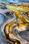 USA, Wyoming. Abstrakte geothermische Erscheinung, Upper Geyser Basin, Yellowstone National Park.