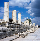 Alte Ruine mit Säulen in Ephesus