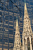 St. Patrick's Cathedral in der 5Th Avenue; Manhattan, New York, USA