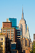 Ansichten des Empire State Building von der Bowery; Manhattan, New York, USA