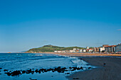 Sonnenbaden am Strand, Zarautz, Baskenland, Spanien