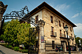 Euskal Herria Museum und Eingang zum Park in Europa, Gernika-Lumo, Baskenland, Spanien