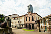 Casa De Juntas neben der Kirche Santa Clara, Haus des Historischen Archivs des Baskenlandes, Gernika-Lumo, Baskenland, Spanien