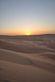 Liwa Wüstendüne bei Sonnenuntergang im leeren Viertel, Abu Dhabi
