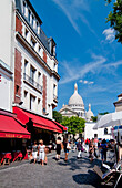 Frankreich, Rue Morvins mit Sacre Couer im Hintergrund; Paris