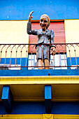 Figur von Evita auf einem Balkon in Caminito, La Boca, Buenos Aires, Argentinien