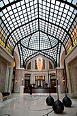 Innenraum des Gresham Palace, jetzt ein Four Seasons Hotel, berühmt für seine Jugendstilarchitektur, Budapest, Ungarn