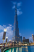 Dubai, UaDer Burj Khalifa in der Abenddämmerung