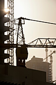 VAE, Baukräne und Gebäude; Dubai