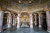 Verziertes Inneres des Bhandasar Jain-Tempels; Bikaner, Rajasthan, Indien