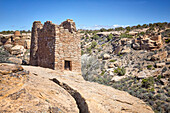 Ancestral Puebloan Ruinen der Zwillingstürme der Square Tower Group im Hovenweep National Monument an der Grenze zwischen Colorado und Utah; Colorado, Utah, Vereinigte Staaten von Amerika