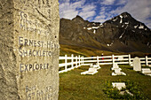 Ernest Shackletons Grab auf dem Walfängerfriedhof in Grytviken.