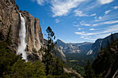 Die Yosemite Falls vom Yosemite Falls Trail aus gesehen.