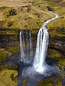 Luftaufnahme des Seljafoss-Wasserfalls in Island.