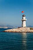 Leuchtturm der Hafeneinfahrt, Alanya, Türkei; Alanya, Anatolien, Türkei.