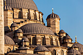 Yeni Camii, Neue Moschee, von der Galata-Brücke aus gesehen, Istanbul, Türkei; Istanbul, Türkei.