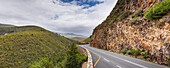 Landschaftliche Ansicht entlang der Route 62, einer Touristenroute, die sich über das West- und Ostkap Südafrikas erstreckt und Kapstadt mit Port Elizabeth verbindet; Westkap, Südafrika