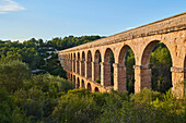 Altes, römisches Aquädukt, das Ferreres-Aquädukt (Aq?e de les Ferreres), auch bekannt als Pont del Diable (Teufelsbrücke) bei Tarragona; Katalonien, Spanien