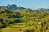 Panoramablick auf die Natur und die Berglandschaft in Katalonien; Katalonien, Spanien