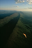 Hang glider over Massanutten Mountain, Shenandoah Valley.; SHENANDOAH VALLEY, VIRGINIA.